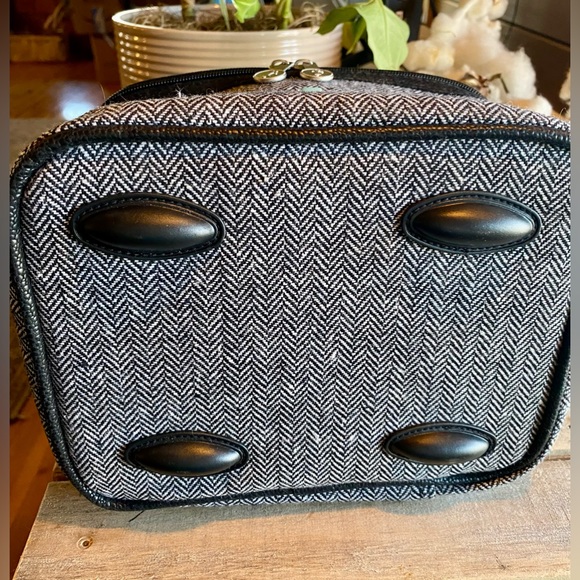 🌸Initials, Inc Train Case (J) 🌸 NWOT - Picture 5 of 11